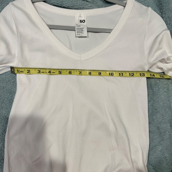 SO Seamless Ribbed Long Sleeve V-Neck Bodysuit – White, Size Medium - Picture 6 of 7